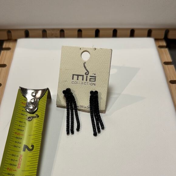 MIA Black chain Dangle Earrings - Picture 4 of 4